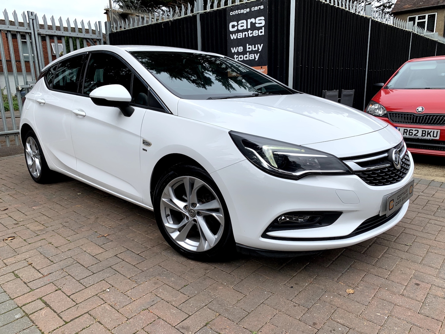 Used Vauxhall Astra 2017 for sale - 76206629: Photo 2