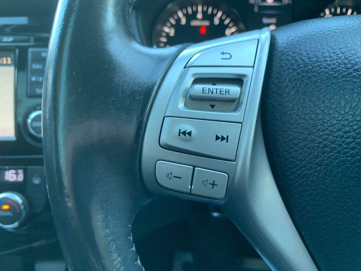 Used Nissan Qashqai 2014 for sale - 77976121: Photo 10