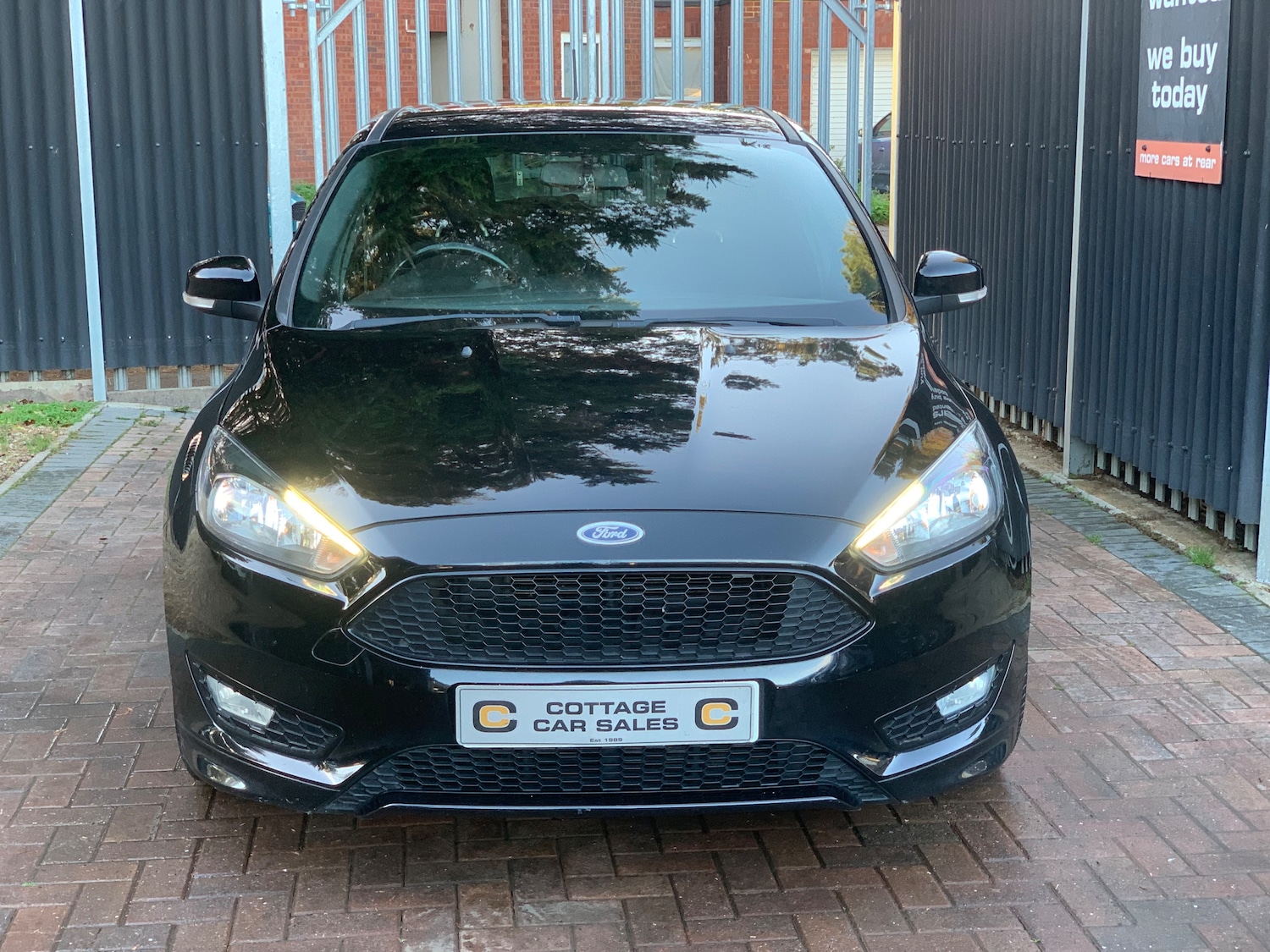 Used Ford Focus 2018 for sale - 76369076: Photo 4