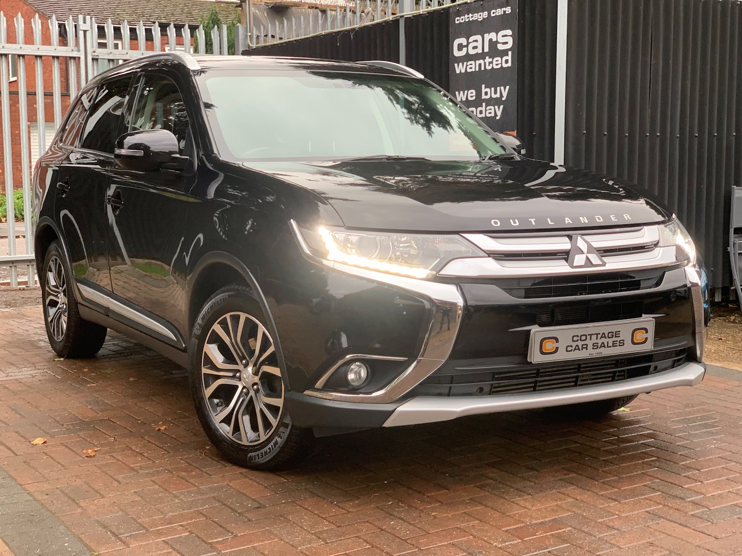 Used Mitsubishi Outlander 2018 for sale - 76357798: Photo 2