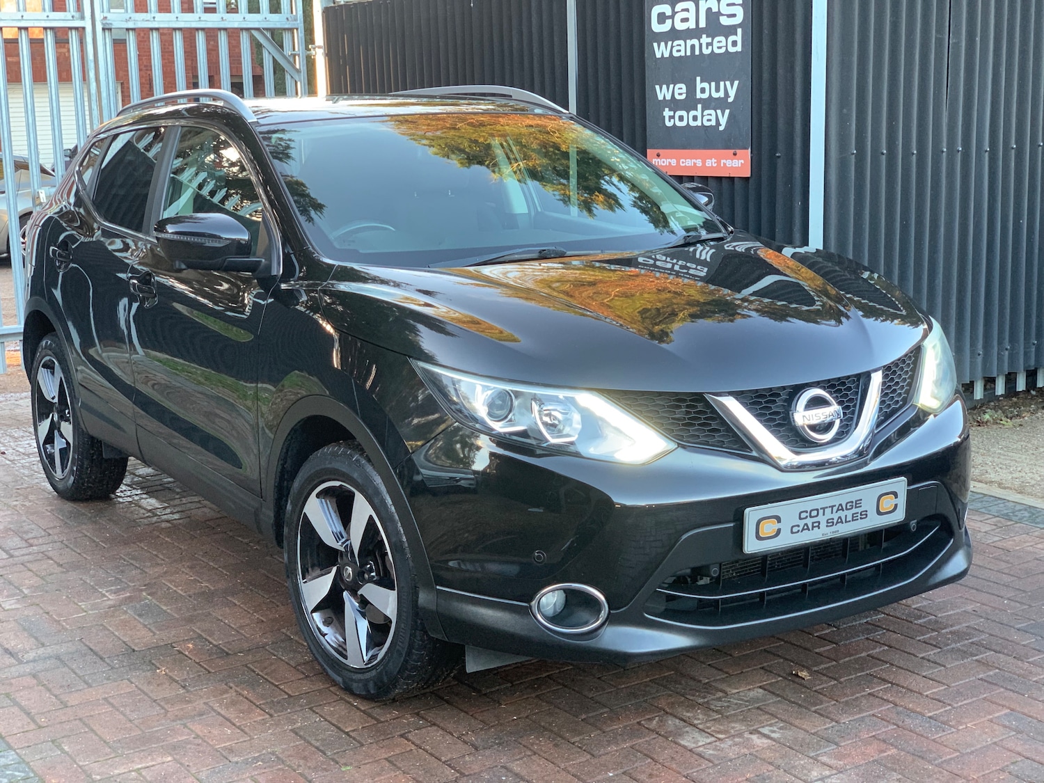 Used Nissan Qashqai 2015 for sale - 76368999: Photo 2