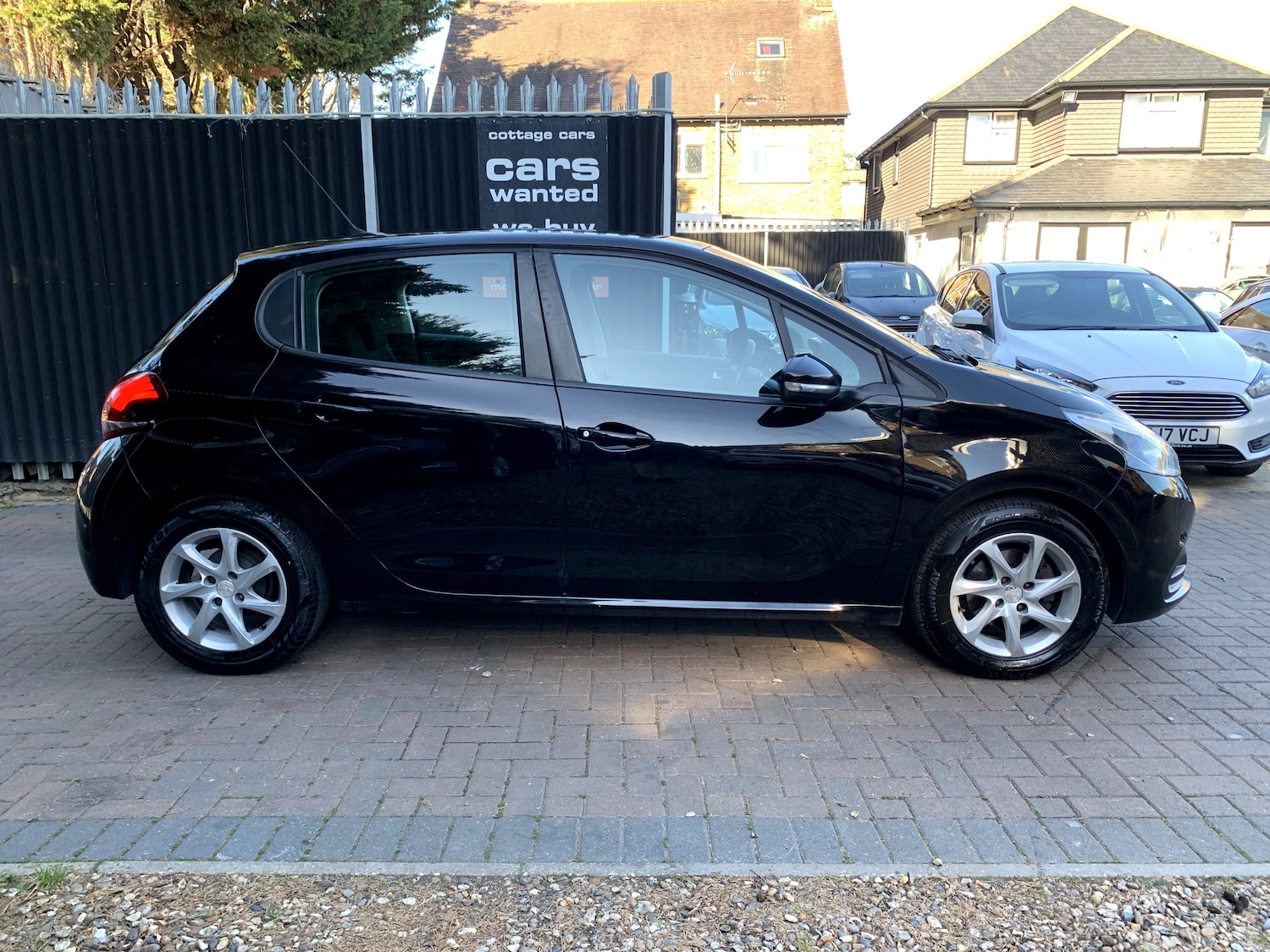 Used Peugeot 208 2016 for sale - 76386756: Photo 2