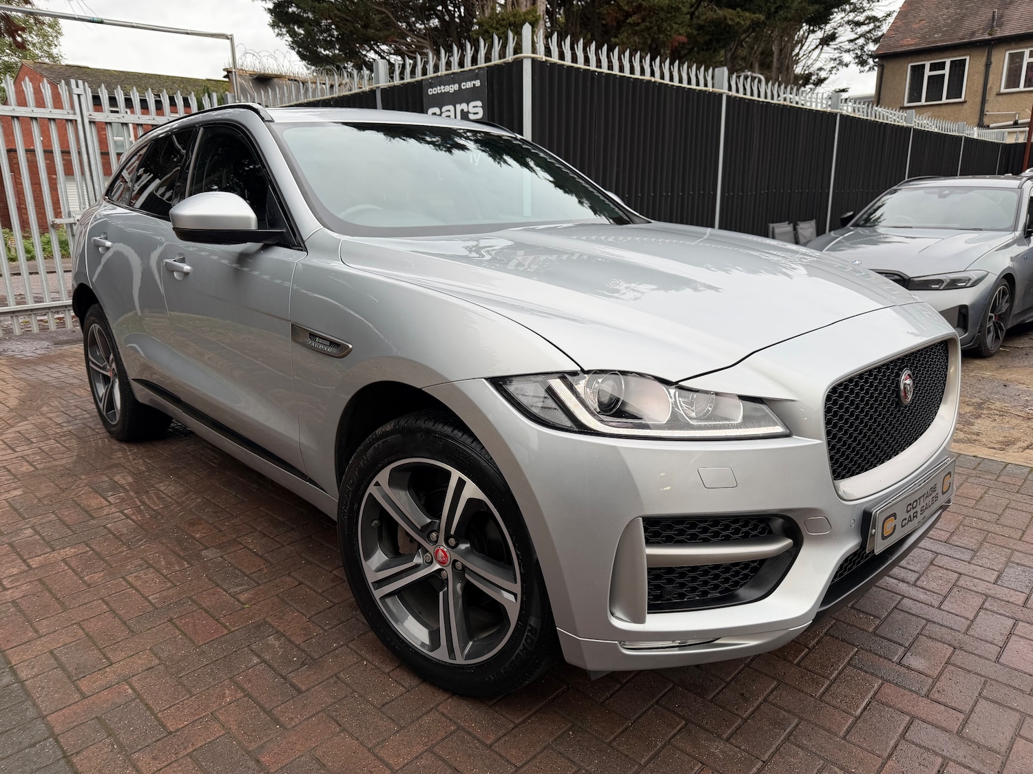 Used Jaguar F-Pace 2017 for sale - 76836579: Photo 1