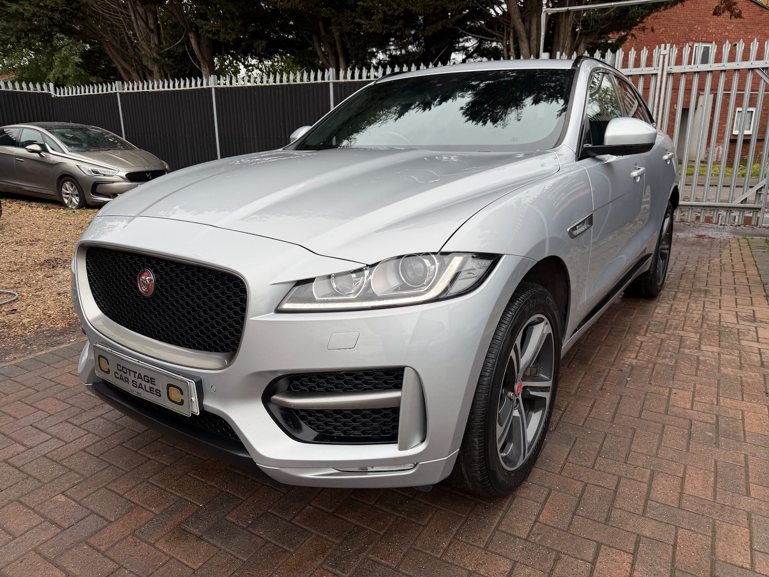 Used Jaguar F-Pace 2017 for sale - 76836579: Photo 10