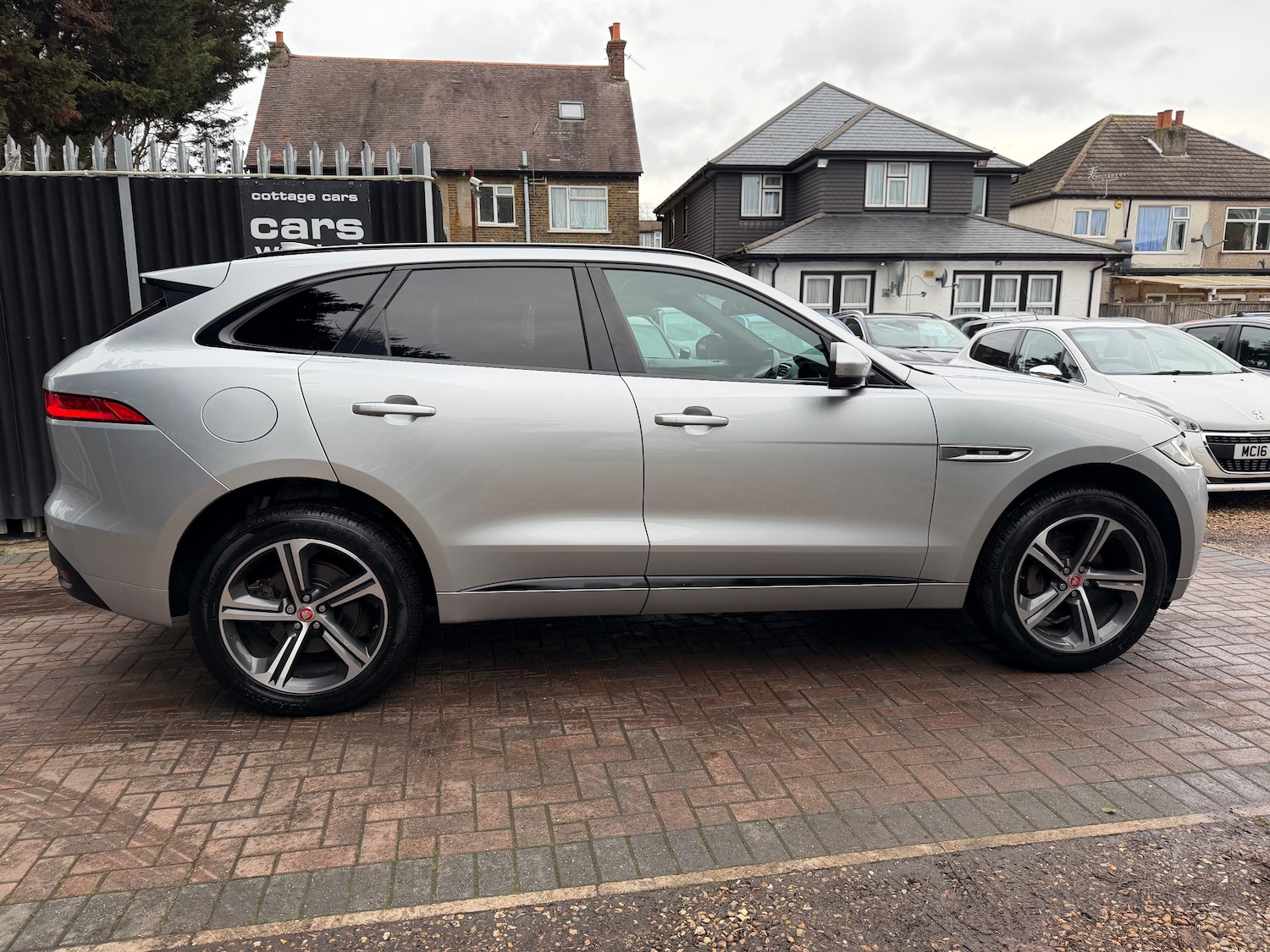 Used Jaguar F-Pace 2017 for sale - 76836579: Photo 4