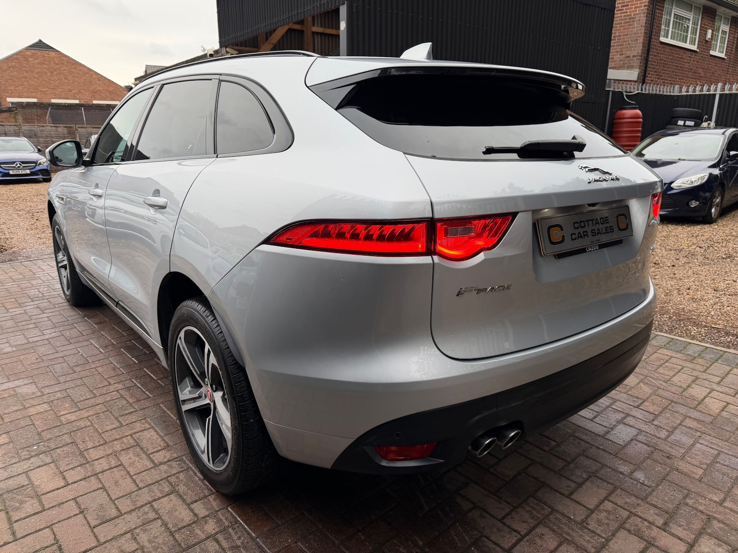 Used Jaguar F-Pace 2017 for sale - 76836579: Photo 8