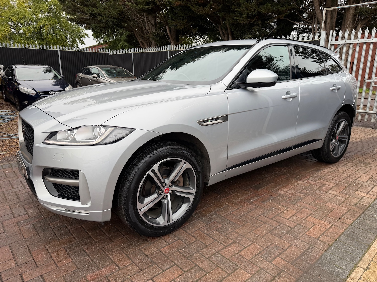 Used Jaguar F-Pace 2017 for sale - 76836579: Photo 9