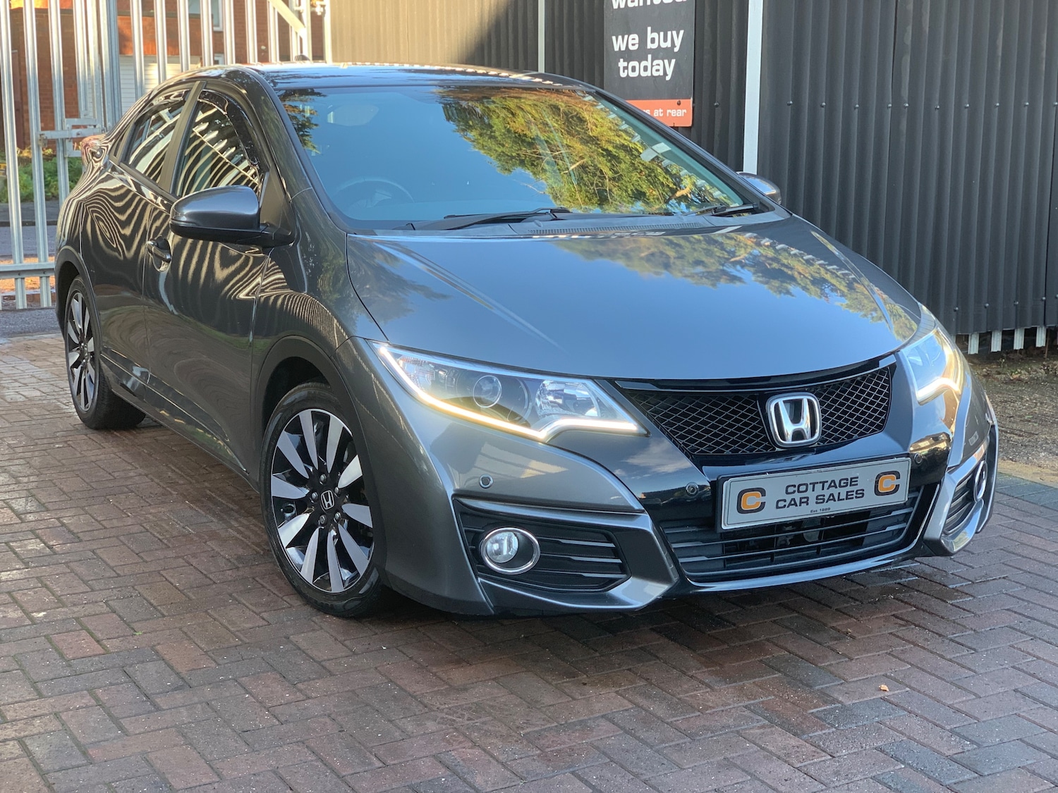 Used Honda Civic 2017 for sale - 76830820: Photo 1