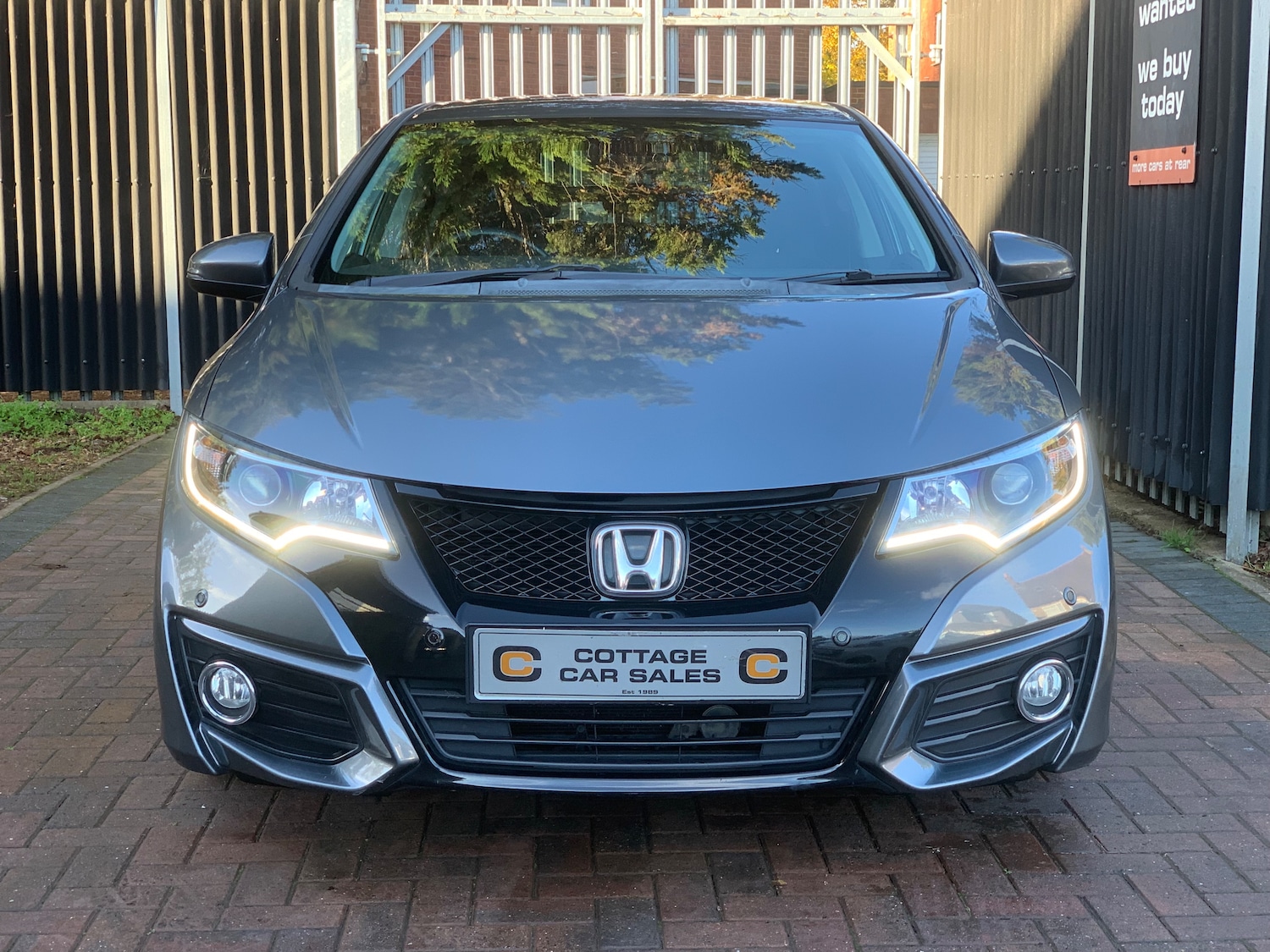 Used Honda Civic 2017 for sale - 76830820: Photo 5