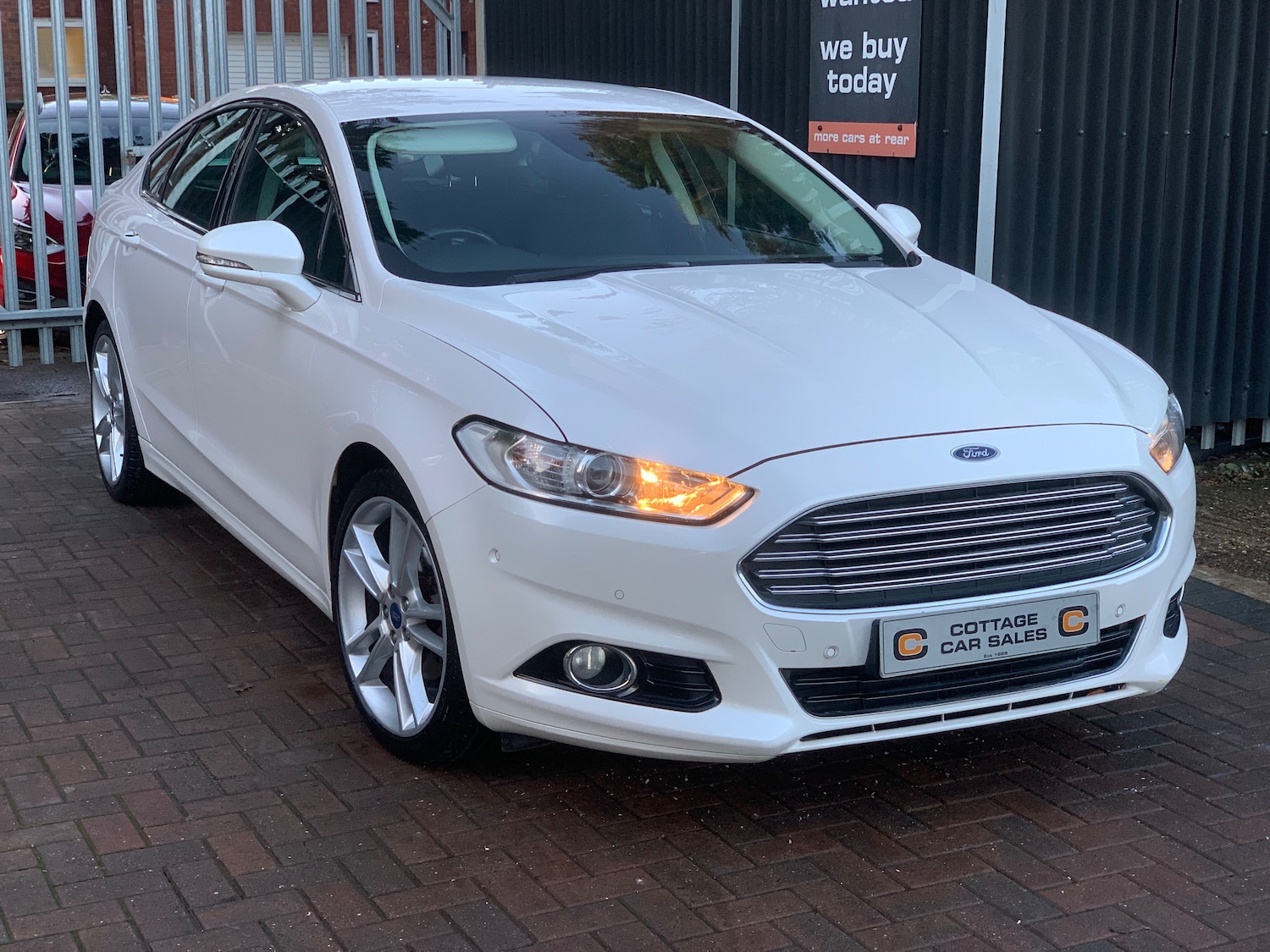 Used Ford Mondeo 2015 for sale - 76792429: Photo 2