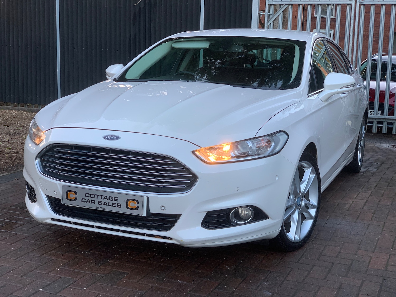 Used Ford Mondeo 2015 for sale - 76792429: Photo 8