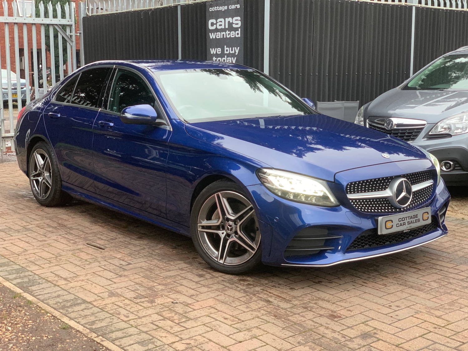 Used Mercedes-Benz C Class 2019 for sale - 76590665: Photo 2