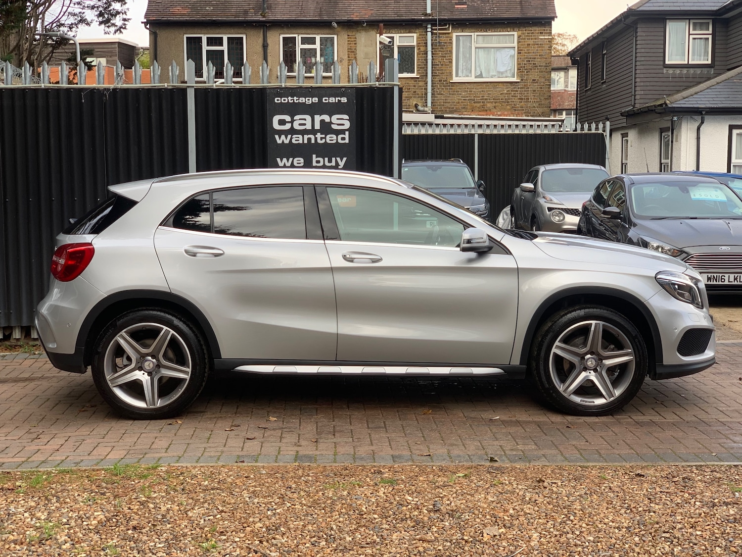 Used Mercedes-Benz GLA 2017 for sale - 76334579: Photo 2