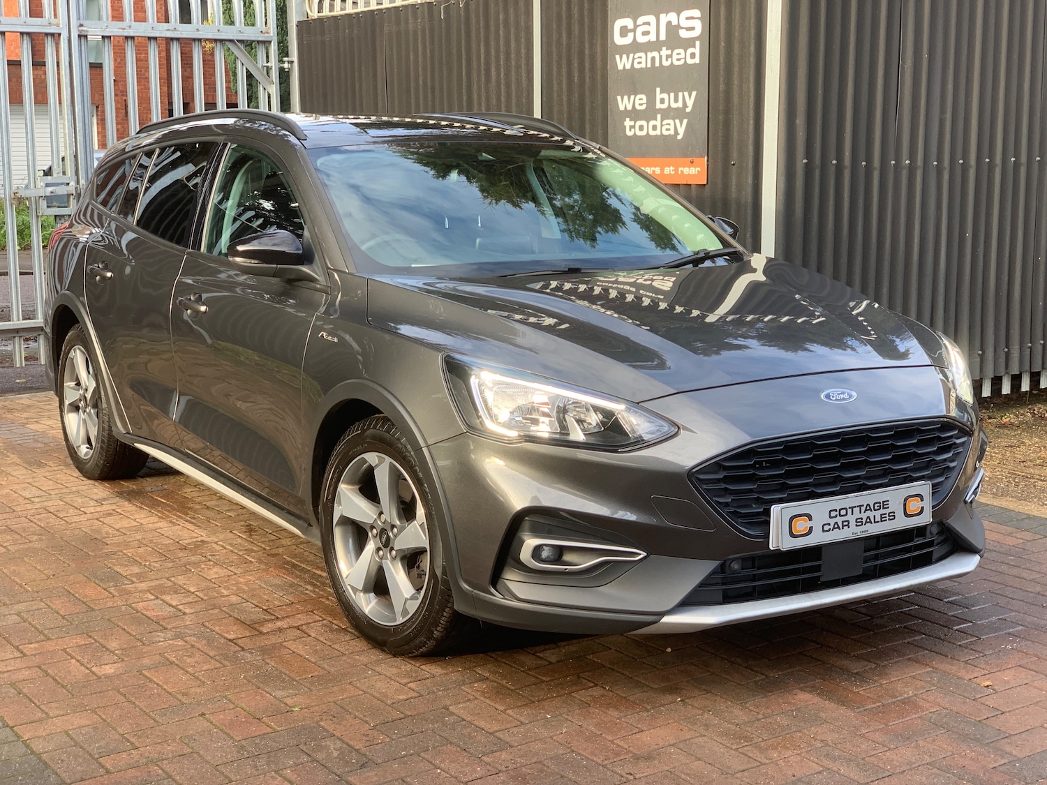 Used Ford Focus 2020 for sale - 76836578: Photo 2