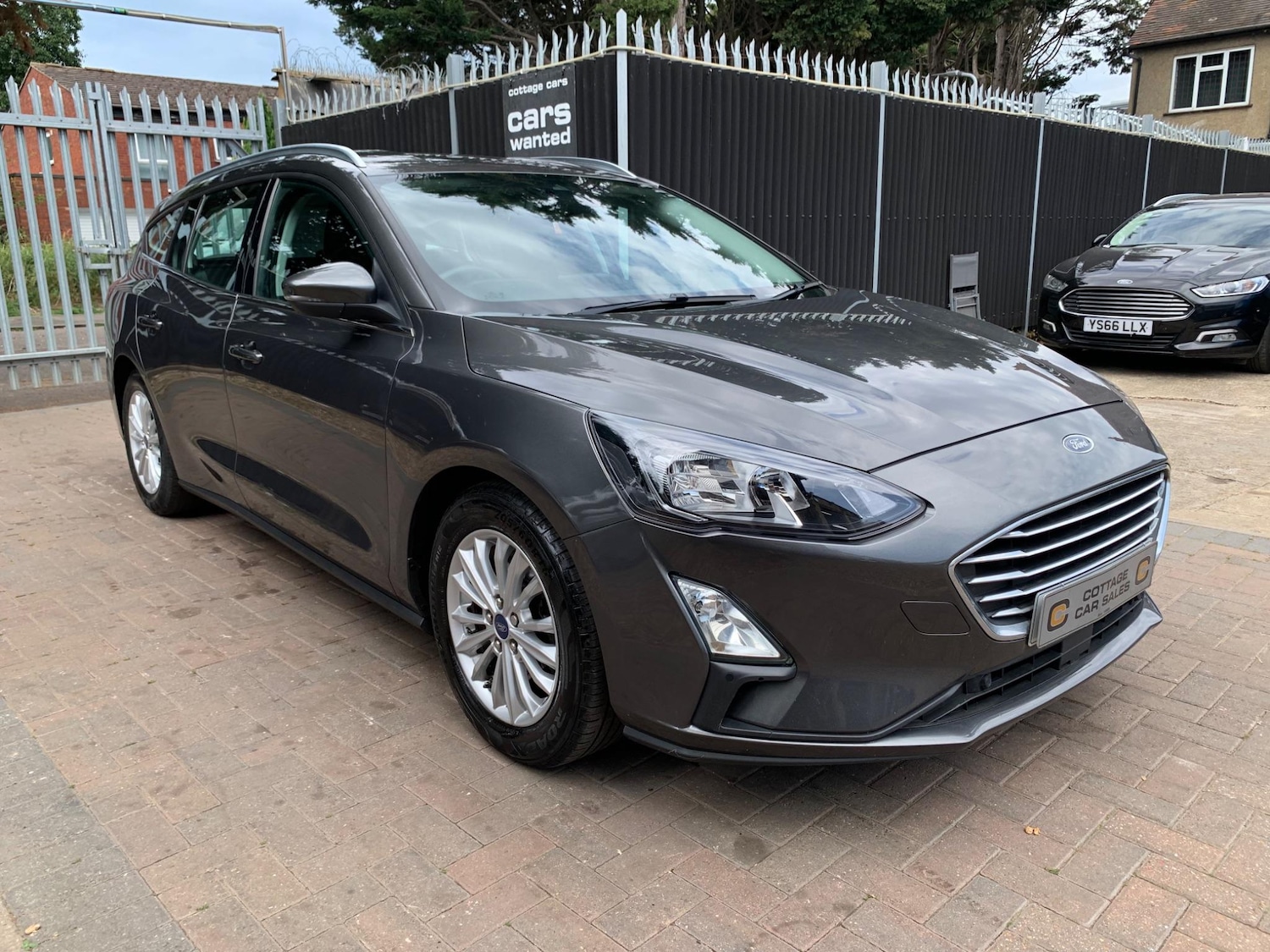 Used Ford Focus 2020 for sale - 76067306: Photo 2