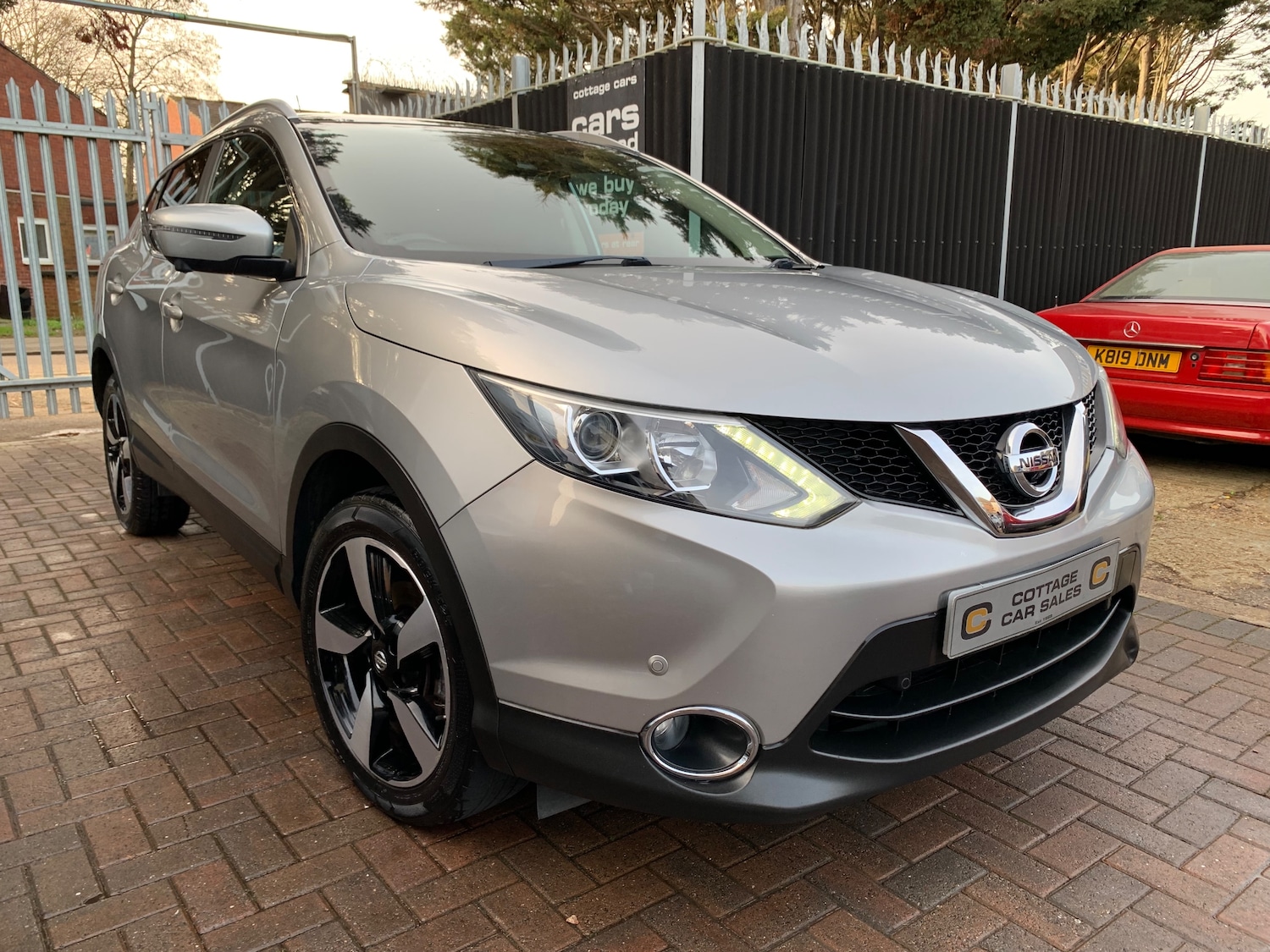 Used Nissan Qashqai 2016 for sale - 77764265: Photo 2