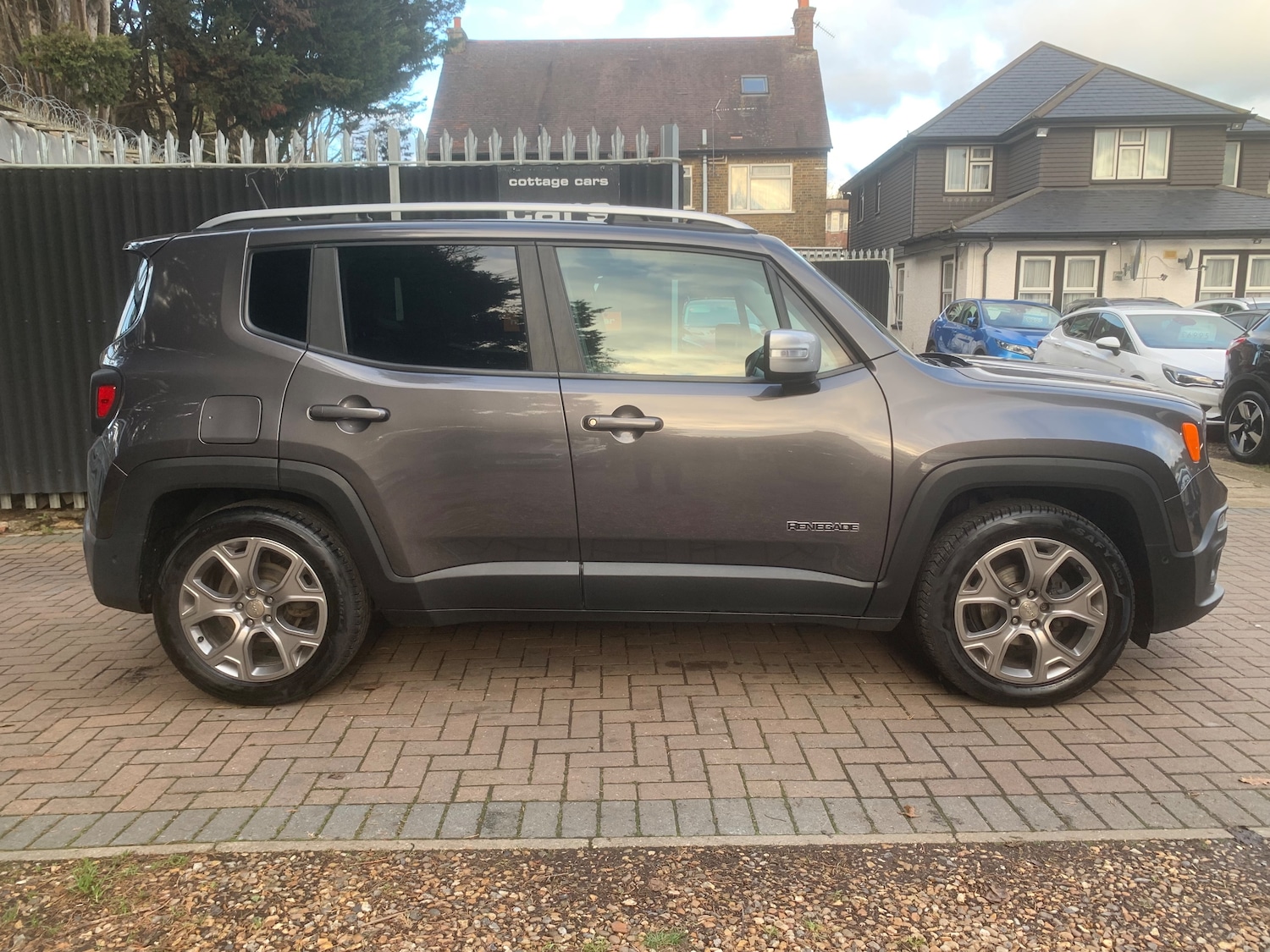 Used Jeep Renegade 2018 for sale - 76697801: Photo 2