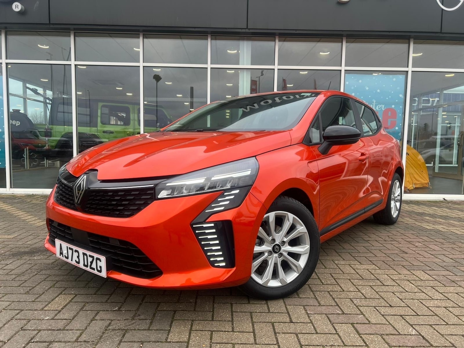 Used Renault Clio 2023 for sale - 76869633: Photo 3