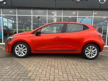 Used Renault Clio 2023 for sale - 76869633: Photo