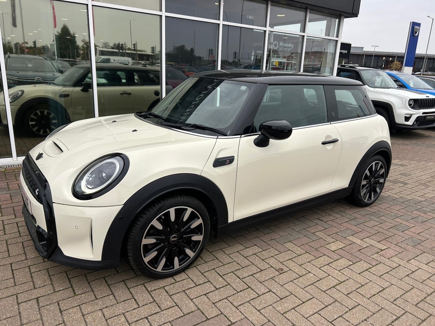 Used MINI Hatch 2021 for sale - 76870110: Photo 5