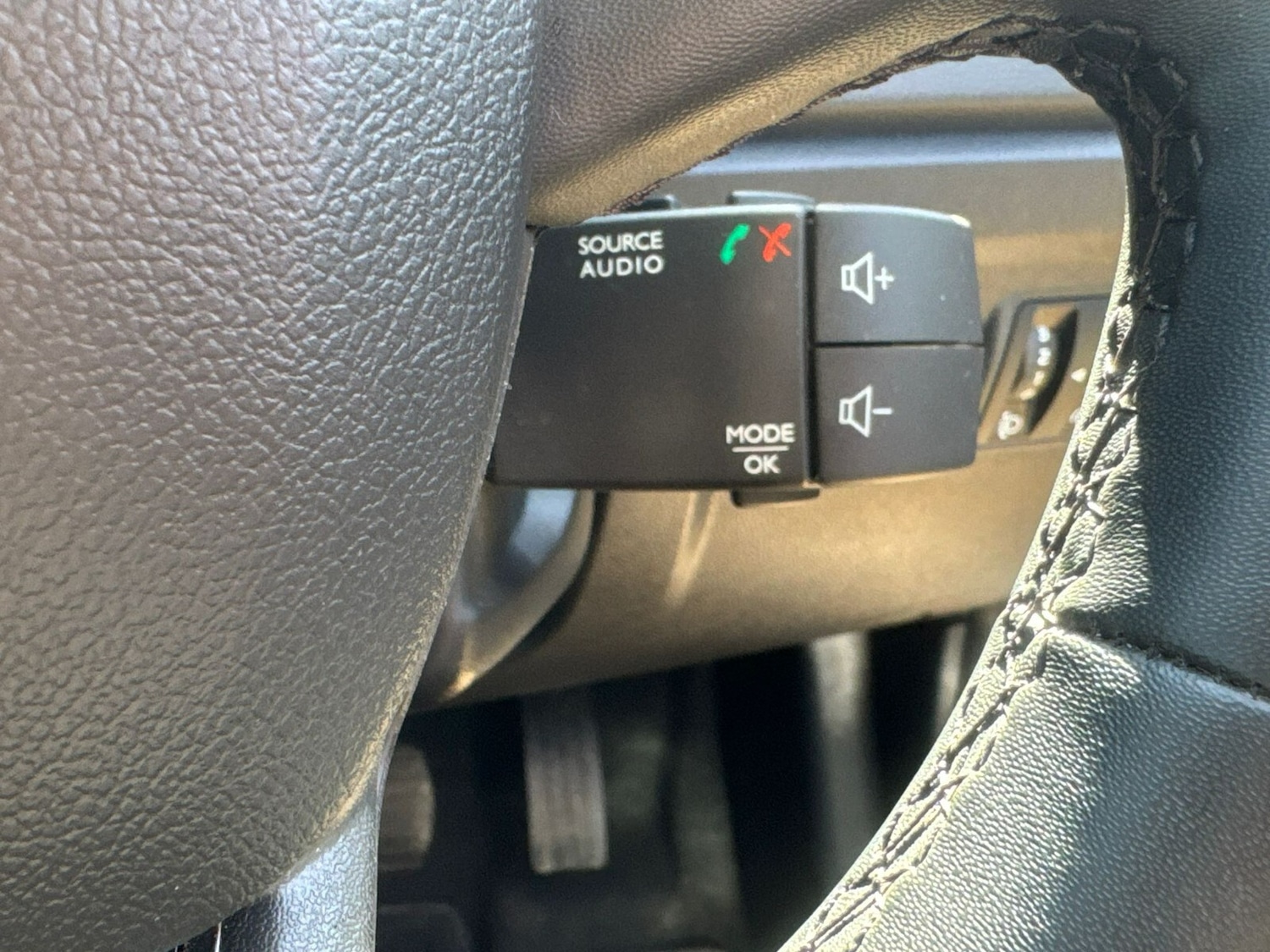 Used Renault Captur 2020 for sale - 76872355: Photo 28