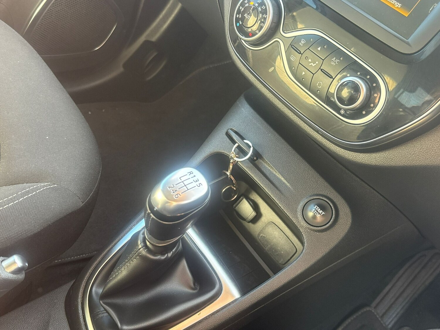 Used Renault Captur 2020 for sale - 76872355: Photo 32