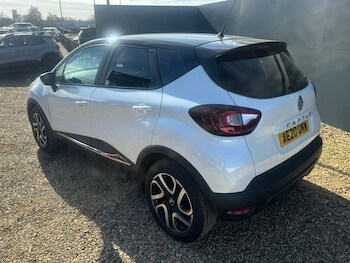 Used Renault Captur 2020 for sale - 76872355: Photo