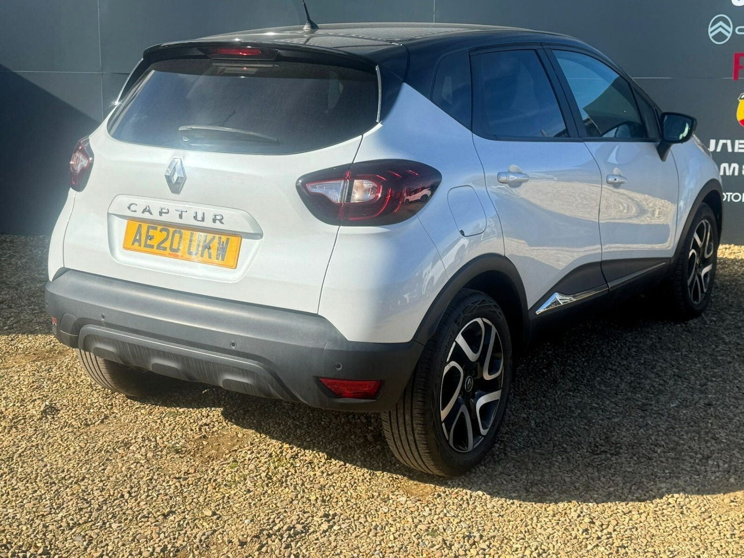 Used Renault Captur 2020 for sale - 76872355: Photo 8