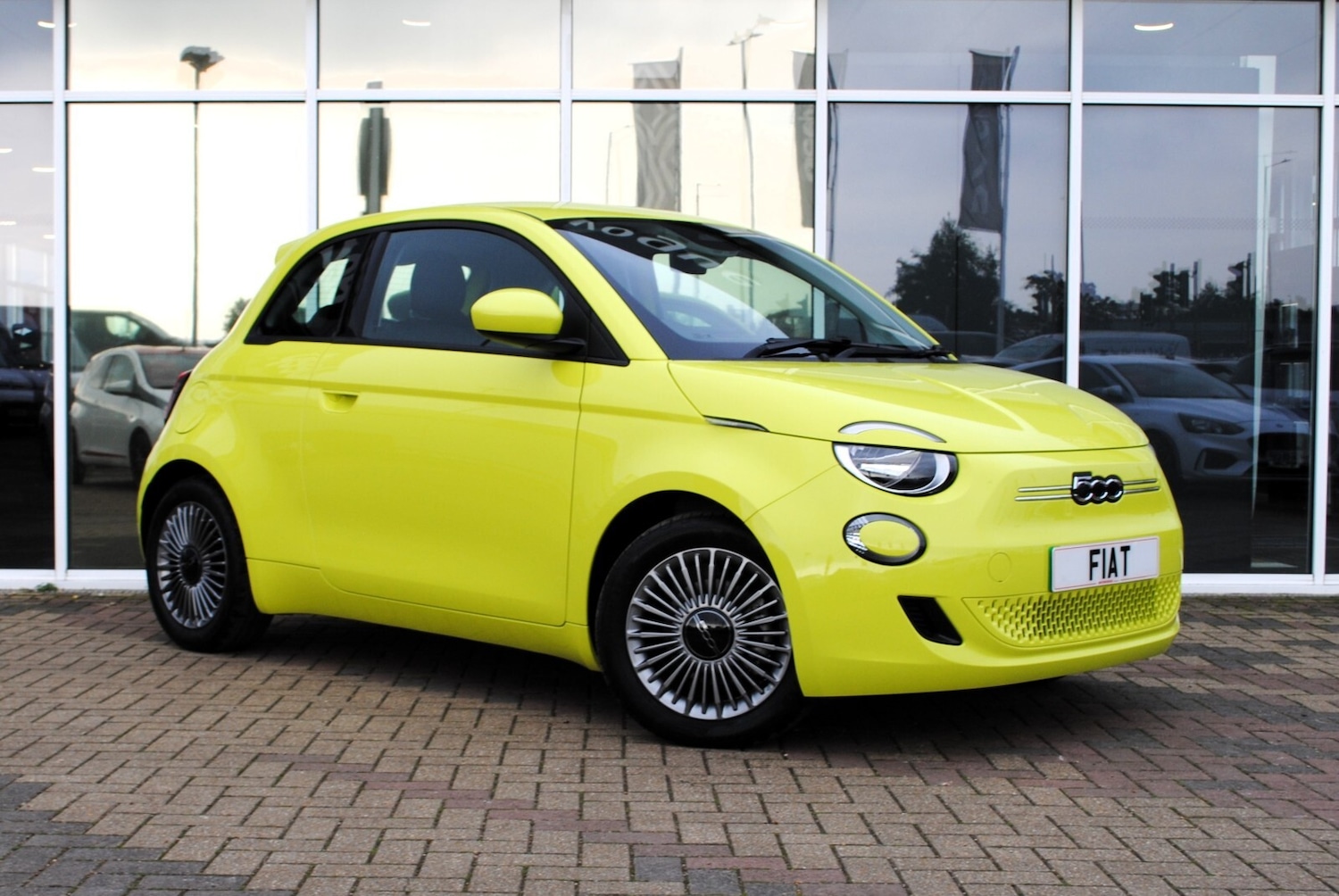 Used Fiat 500 2024 for sale - 76868940: Photo 1