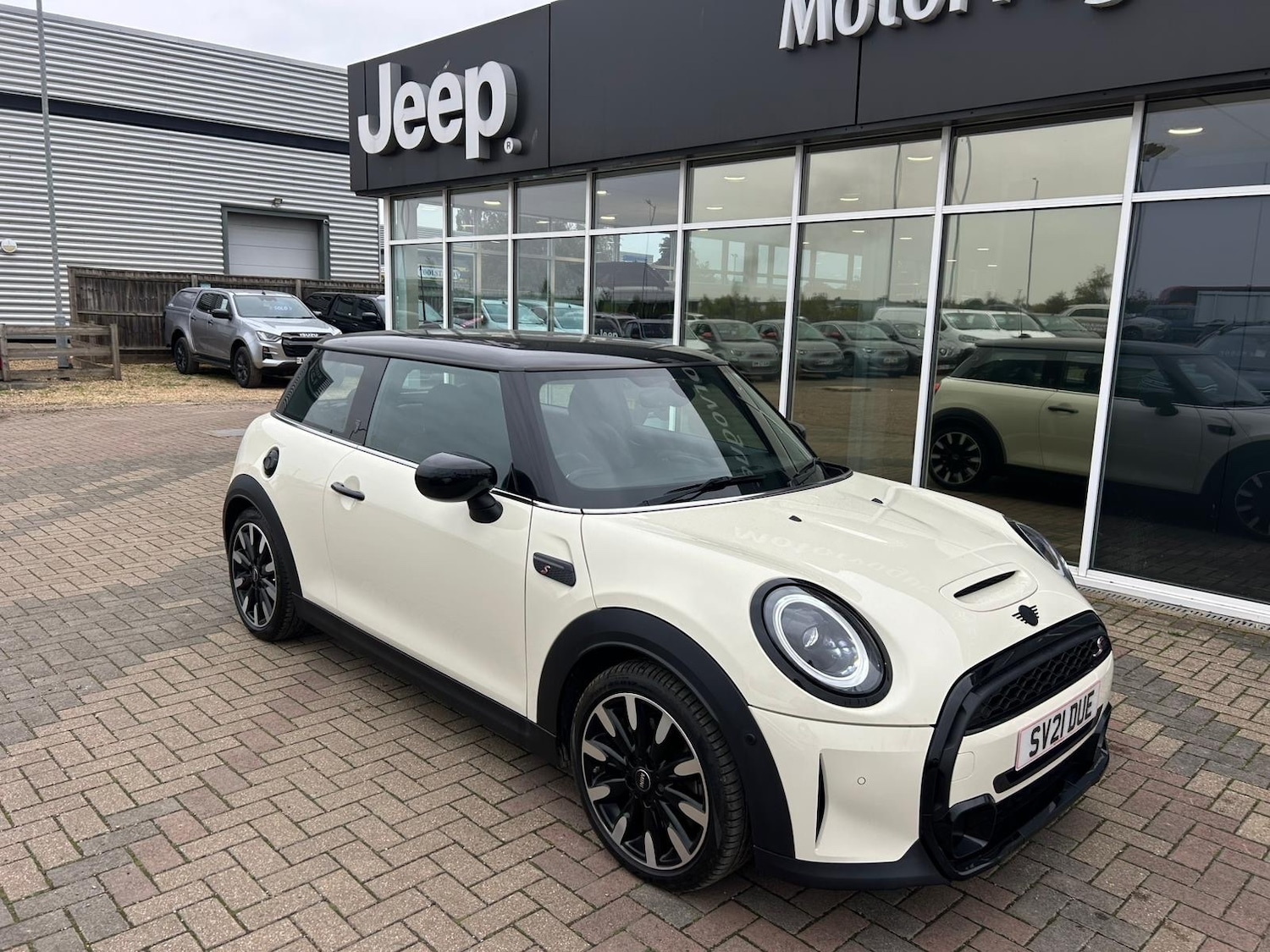 Used MINI Hatch 2021 for sale - 76112268: Photo 1