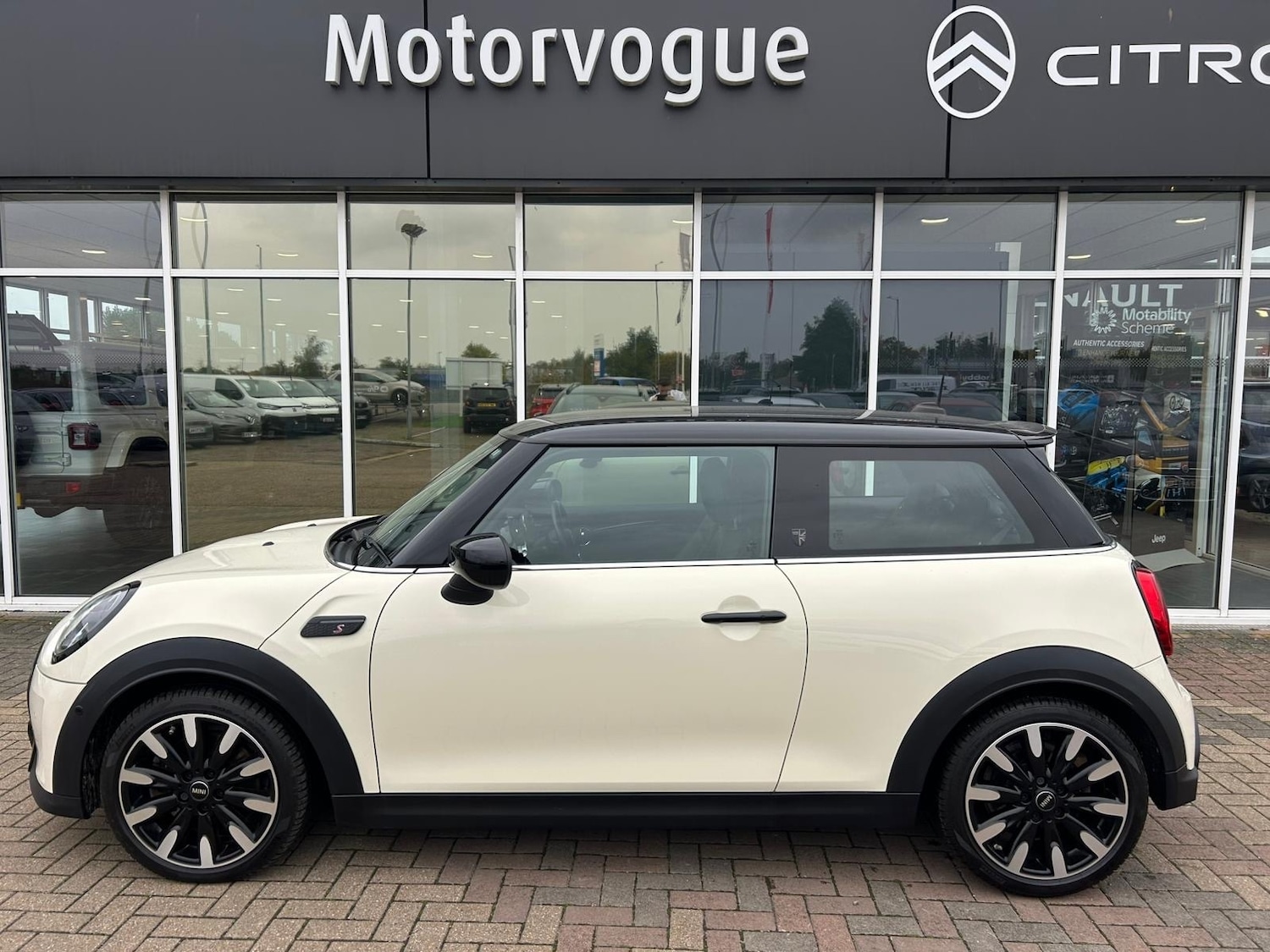 Used MINI Hatch 2021 for sale - 76112268: Photo 4