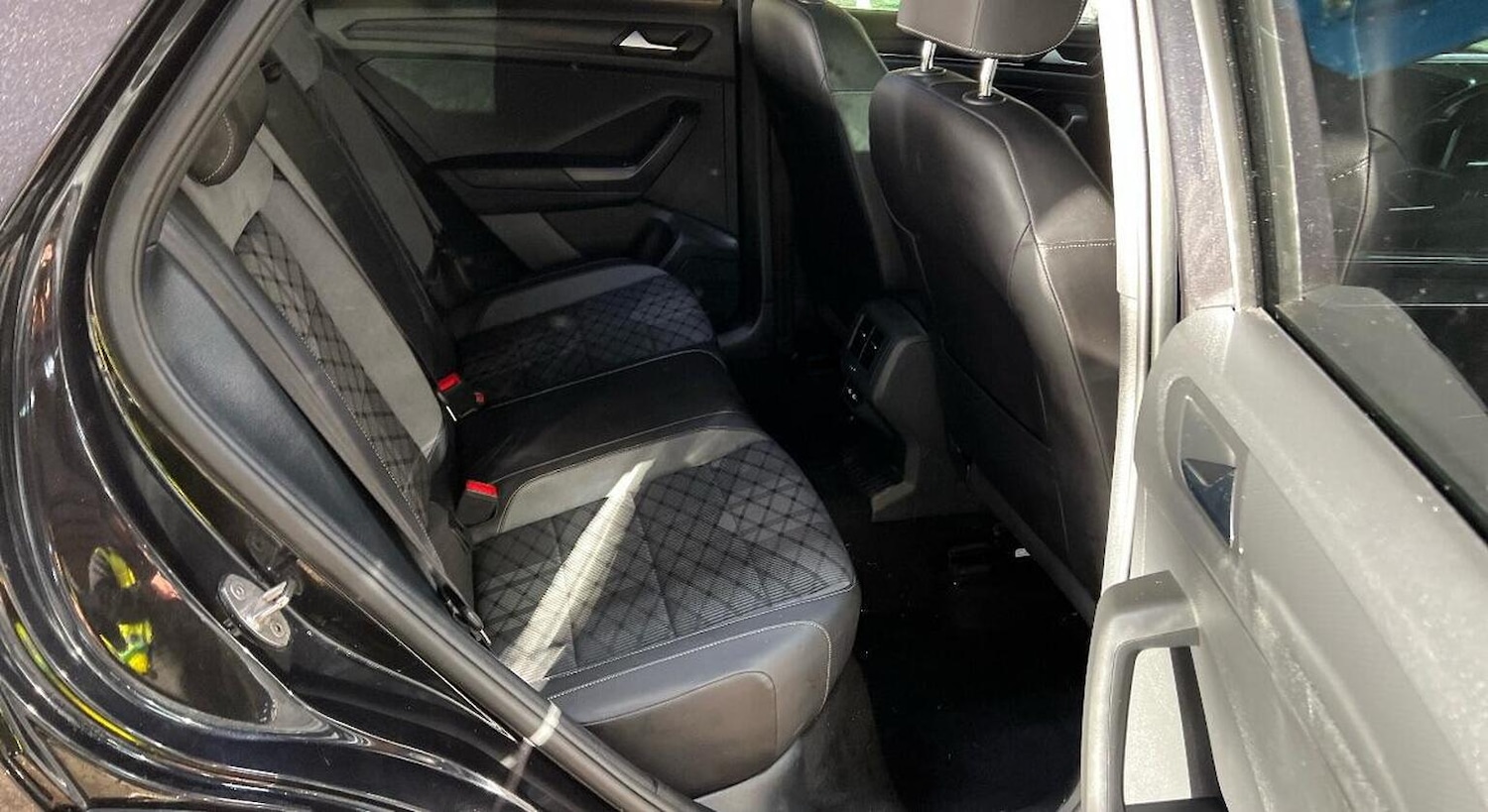 Used Volkswagen T-Roc 2022 for sale - 76643381: Photo 8