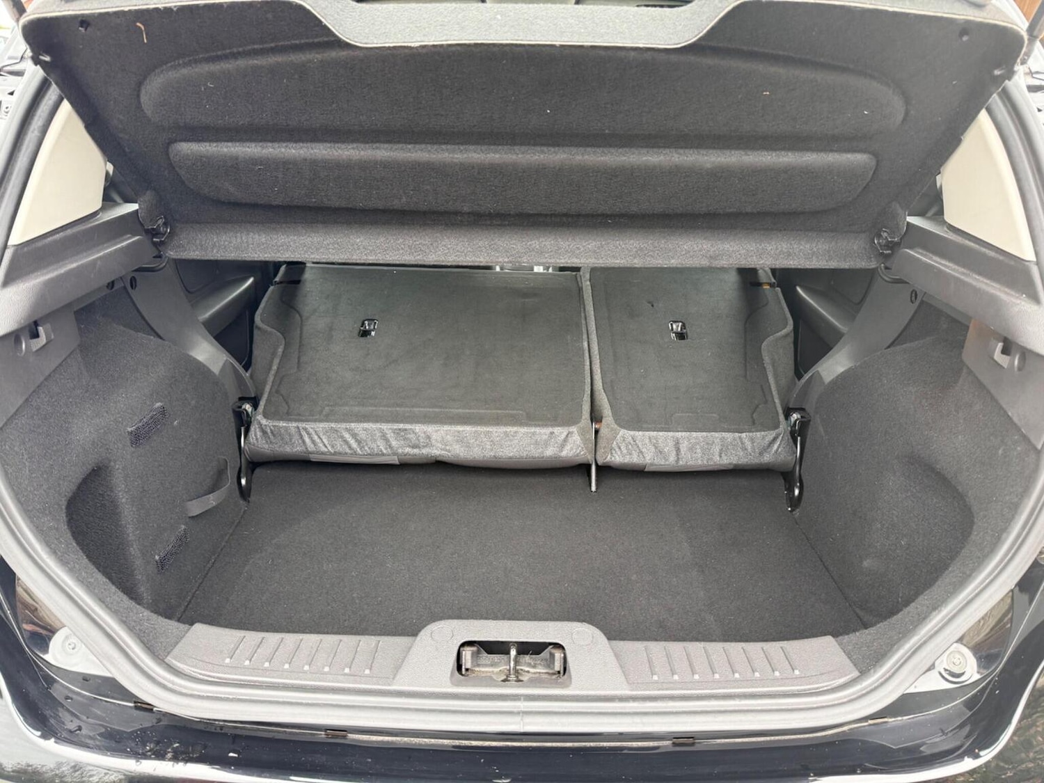 Used Ford Fiesta 2017 for sale - 76174105: Photo 31