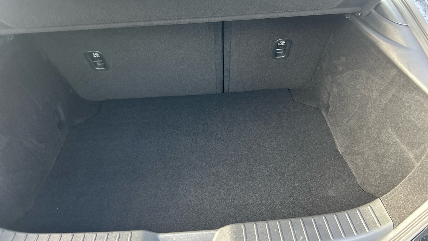 Used Mazda Mazda3 2025 for sale - 76467928: Photo 4