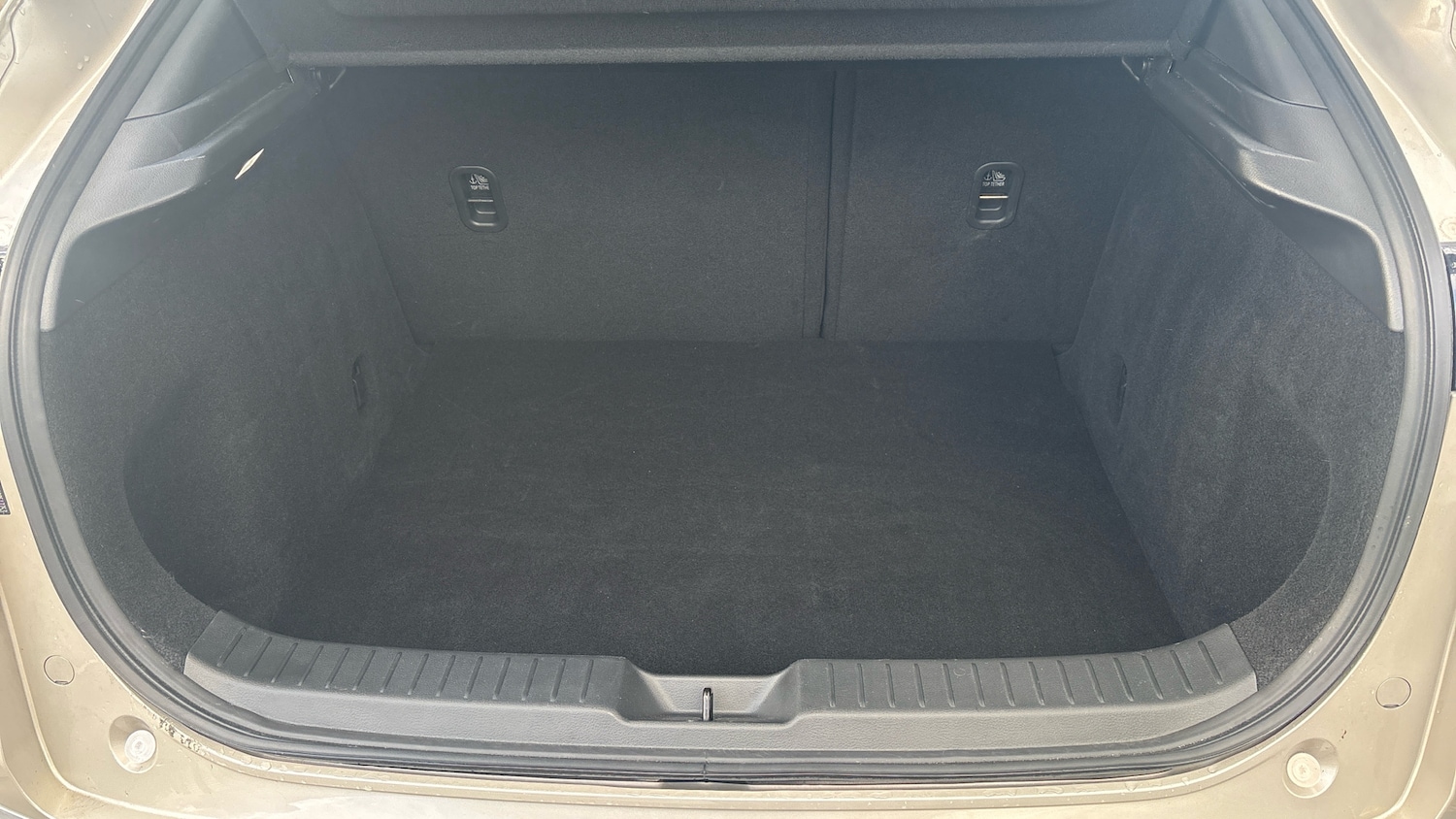 Used Mazda CX-30 2025 for sale - 77354243: Photo 4