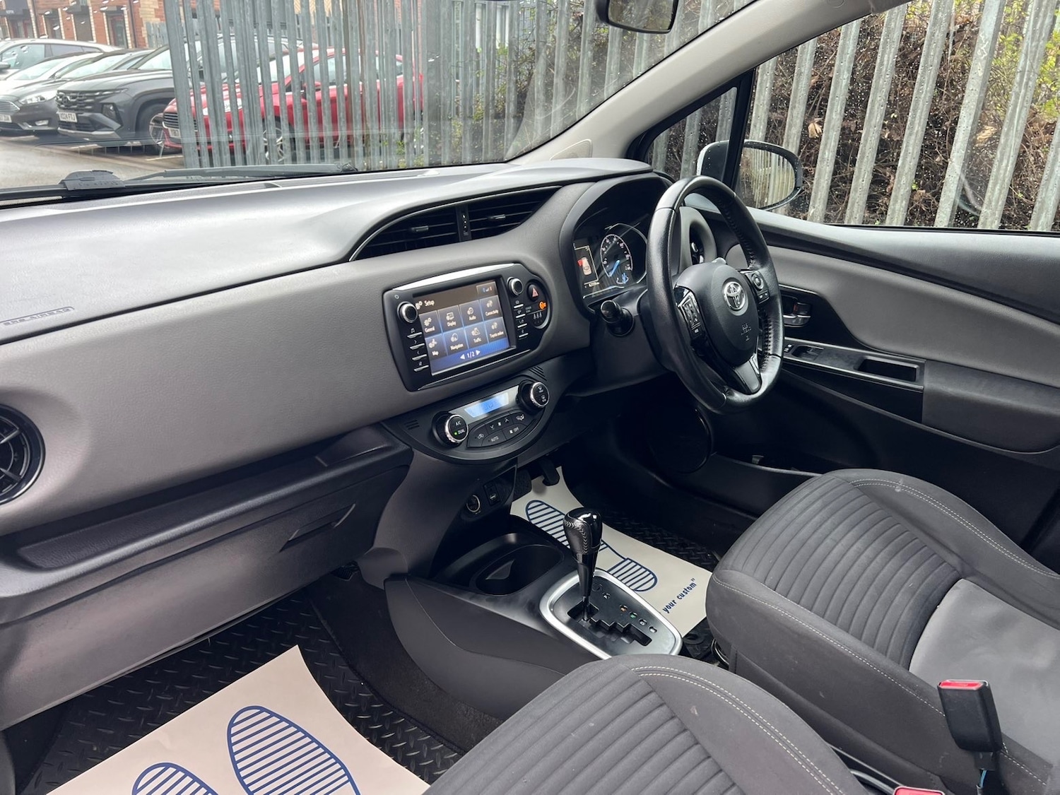 Used Toyota Yaris 2017 for sale - 77365541: Photo 14