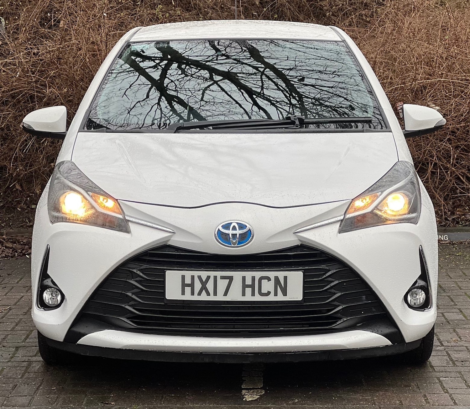 Used Toyota Yaris 2017 for sale - 77365541: Photo 2