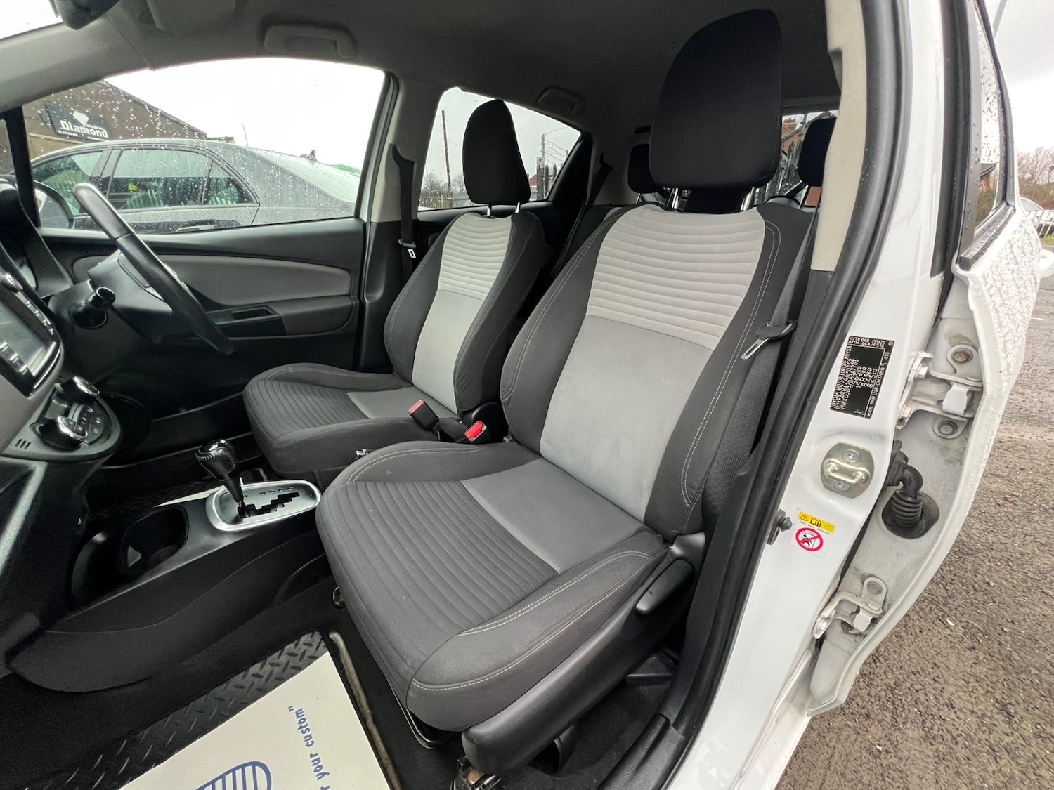 Used Toyota Yaris 2017 for sale - 77365541: Photo 22