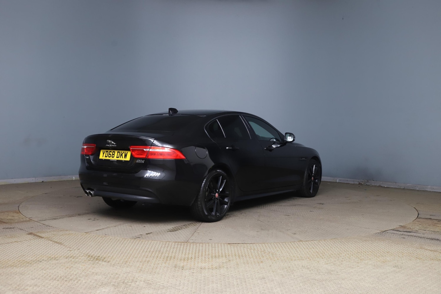 Used Jaguar XE 2019 for sale - 77678920: Photo 2