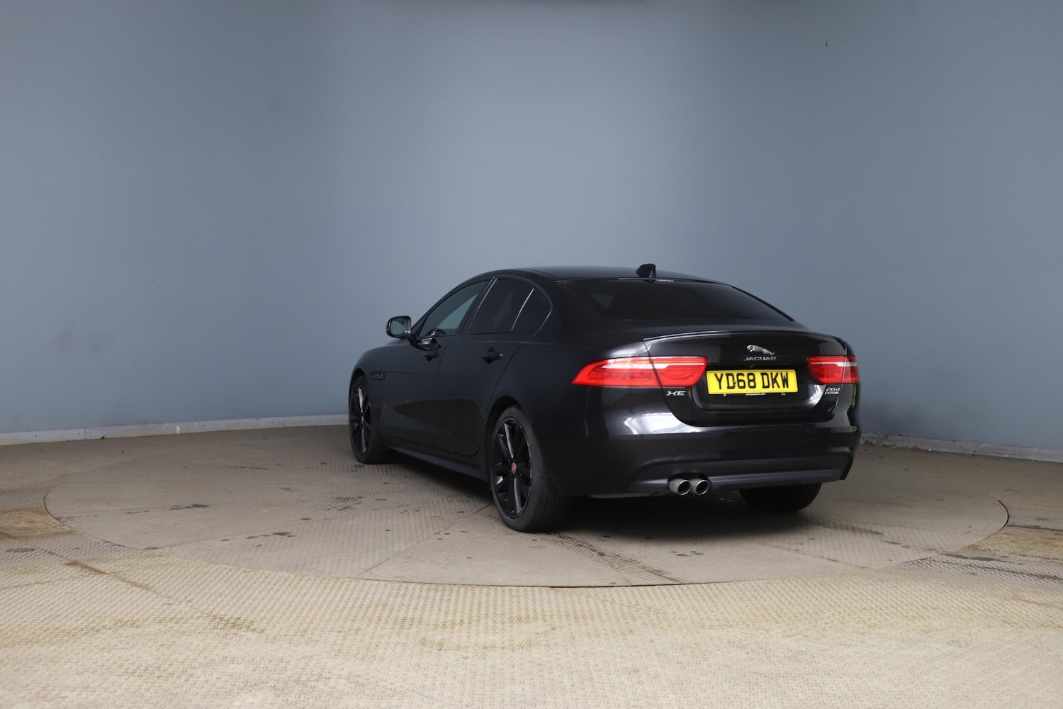 Used Jaguar XE 2019 for sale - 77678920: Photo 4