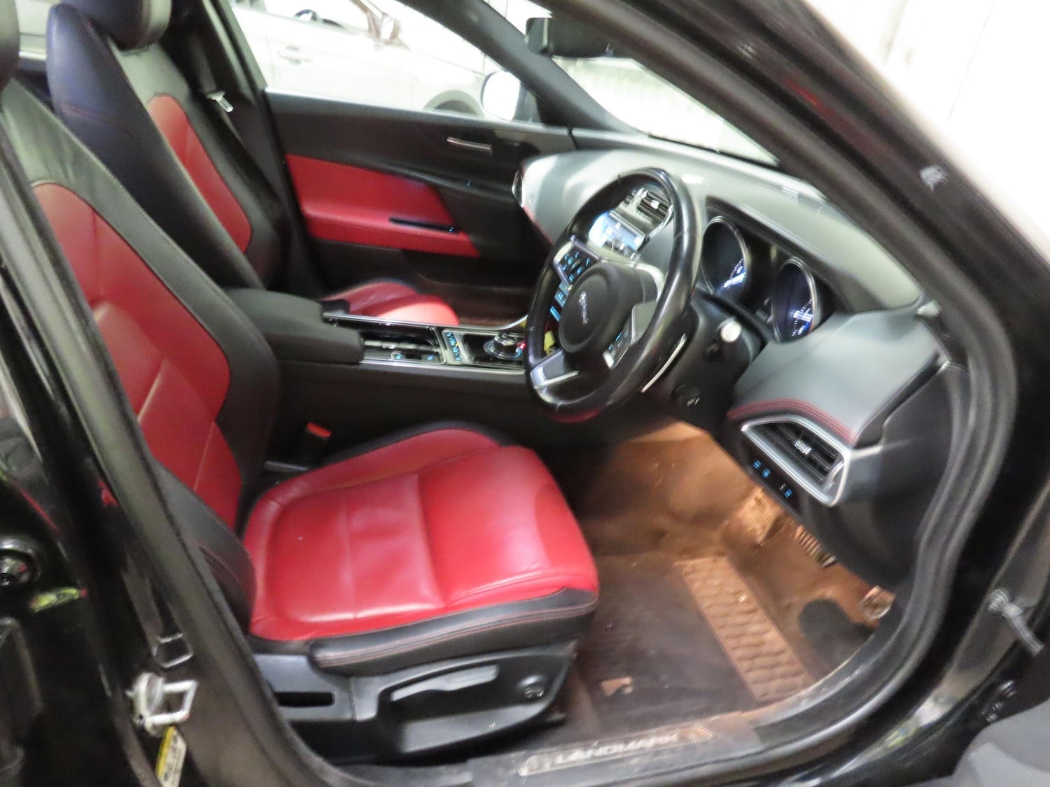 Used Jaguar XE 2019 for sale - 77678920: Photo 8