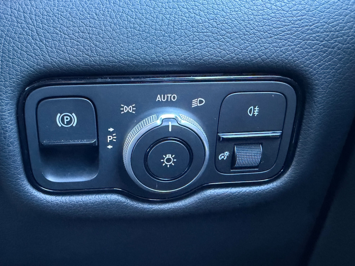 Used Mercedes-Benz V-Class 2024 for sale - 77953873: Photo 25