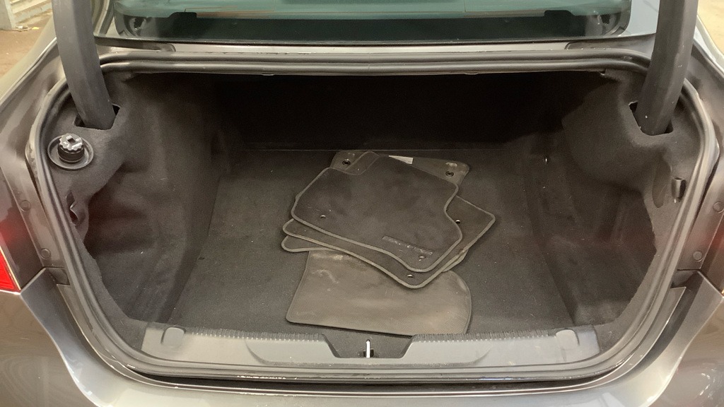 Used Jaguar XE 2019 for sale - 77676865: Photo 7