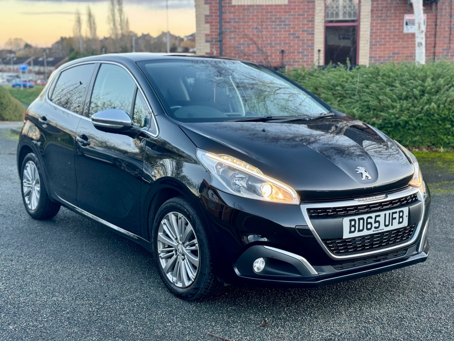 Used Peugeot 208 2015 for sale - 76796177: Photo 1