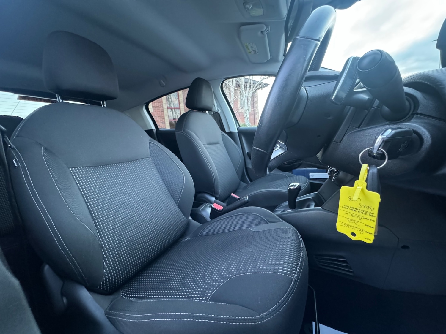 Used Peugeot 208 2015 for sale - 76796177: Photo 14