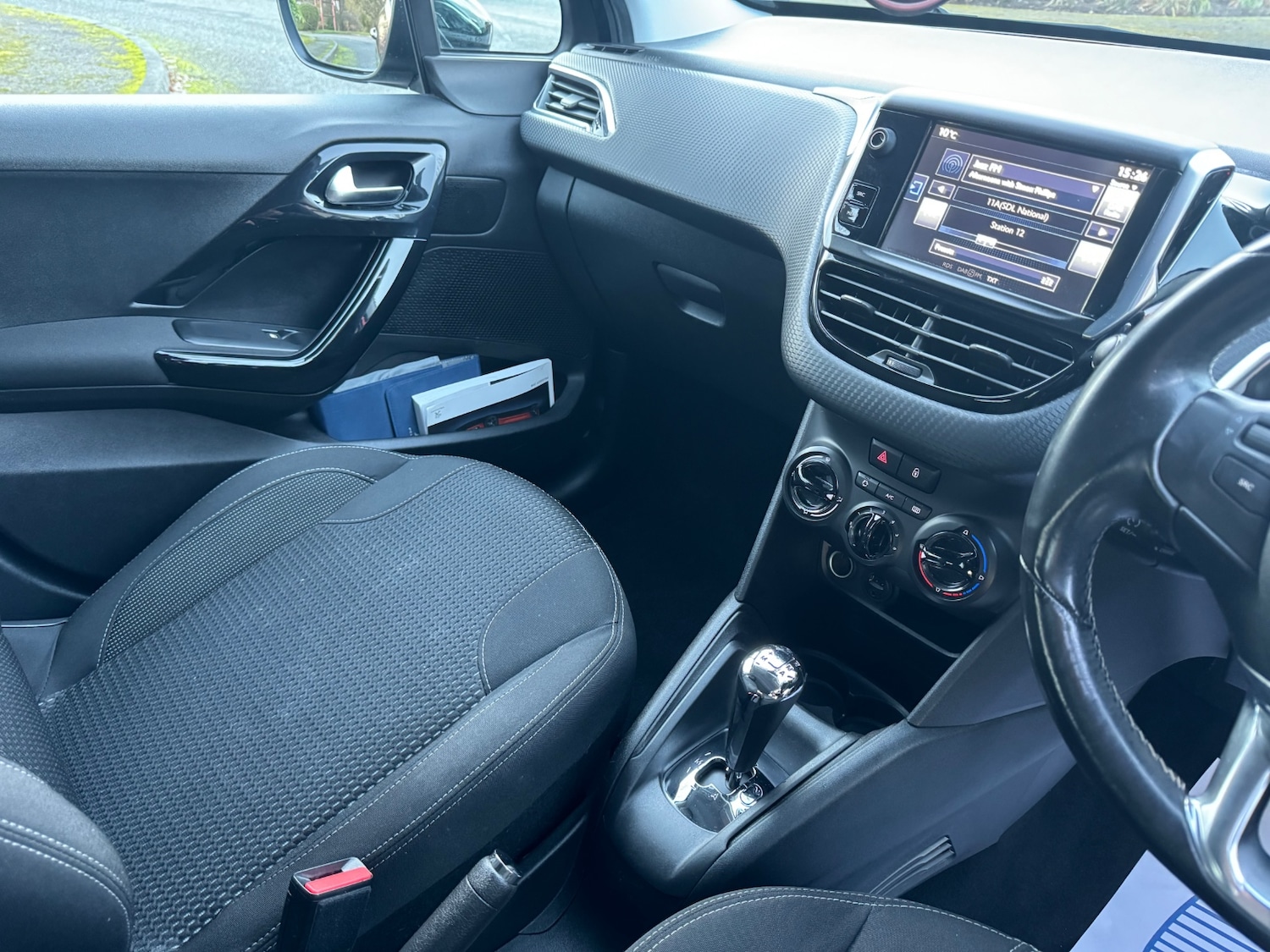 Used Peugeot 208 2015 for sale - 76796177: Photo 15