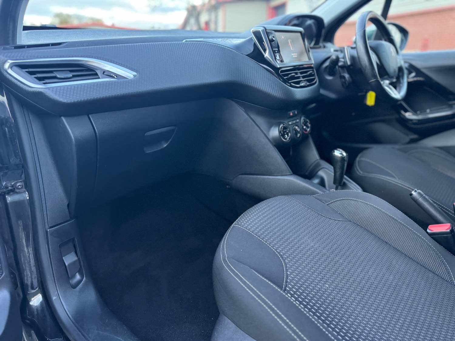 Used Peugeot 208 2015 for sale - 76796177: Photo 19