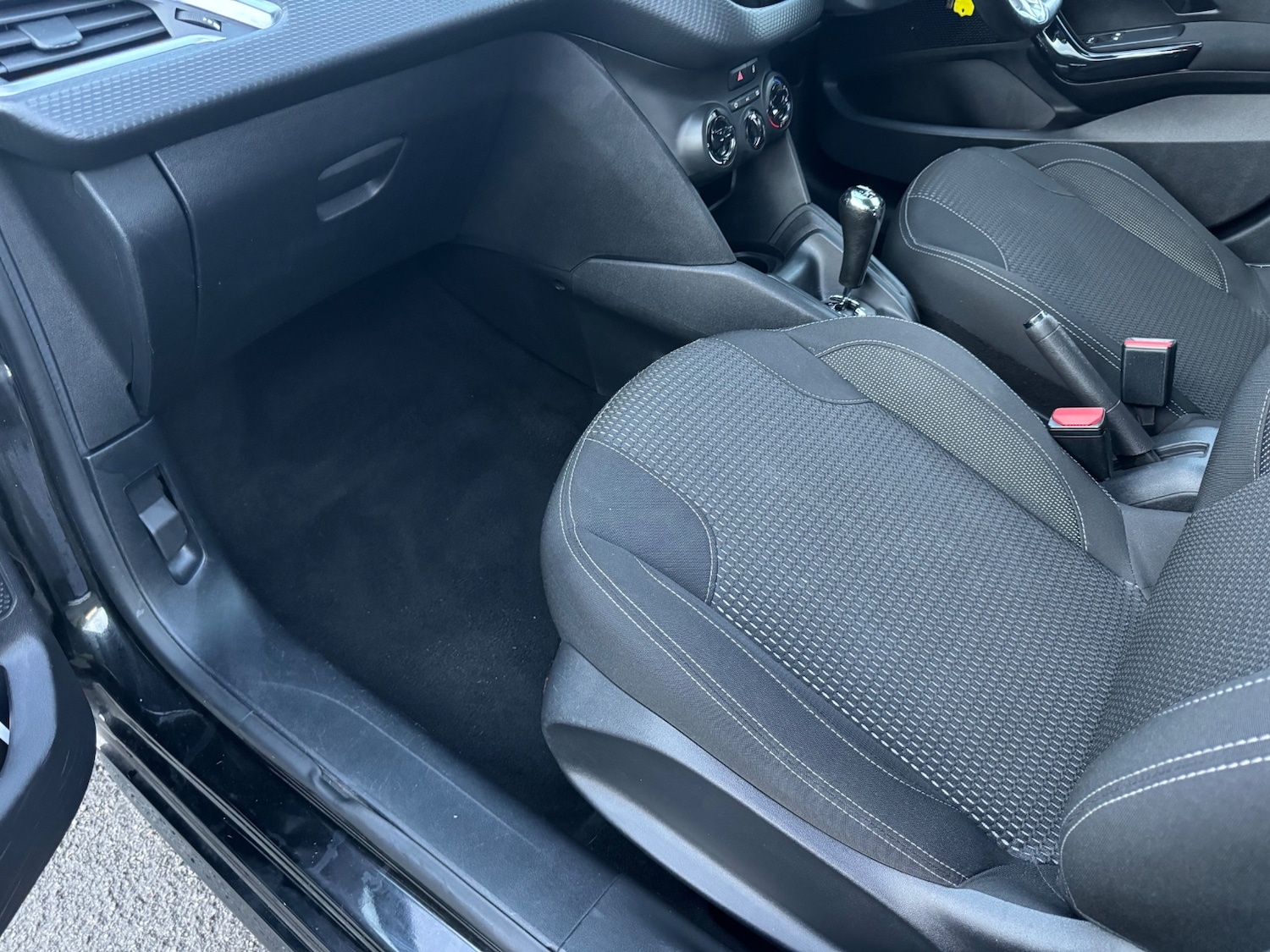 Used Peugeot 208 2015 for sale - 76796177: Photo 20