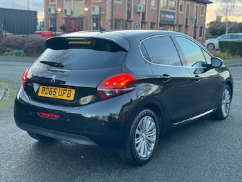 Used Peugeot 208 2015 for sale - 76796177: Photo