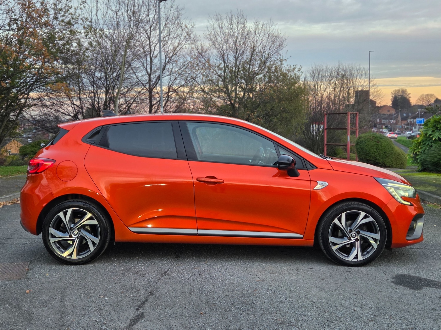 Used Renault Clio 2023 for sale - 76638042: Photo 2